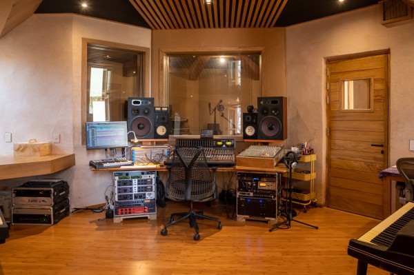 Komunitní nahrávací studio Labyrint