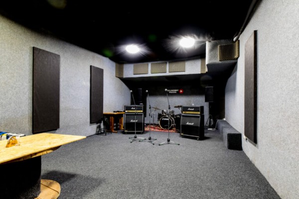 Sdílená zkušebna - příklad vybavení