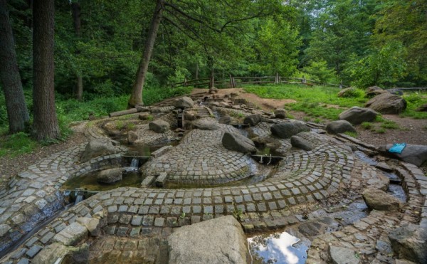 Dětské hřiště s vodními prvky