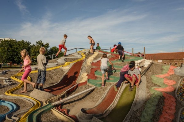 Kuličková dráha je zábava na hodiny